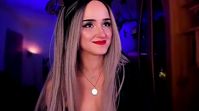 Snapshot of MistressJolie chatting on 01-10-25, 04:44 MistressJolie online show from 01-10-25, 04:44