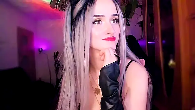 Snapshot of MistressJolie chatting on 01-30-25, 03:33 MistressJolie online show from 01-30-25, 03:33