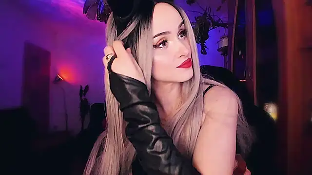 Snapshot of MistressJolie chatting on 02-20-25, 04:28 MistressJolie online show from 02-20-25, 04:28