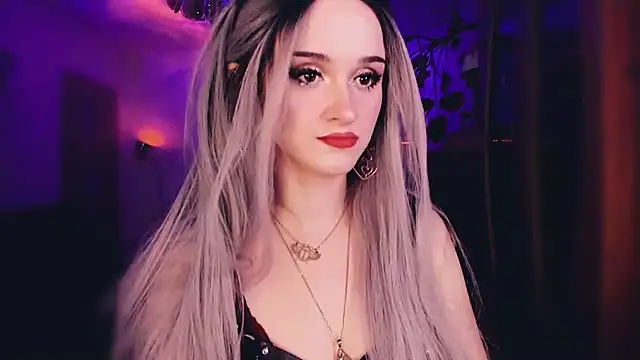 Snapshot of MistressJolie chatting on 09-10-25, 04:34 MistressJolie online show from 09-10-25, 04:34