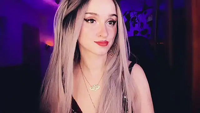 Snapshot of MistressJolie chatting on 09-12-25, 03:17 MistressJolie online show from 09-12-25, 03:17