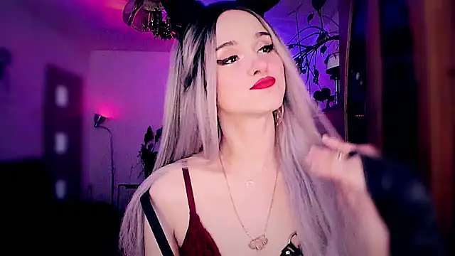 Snapshot of MistressJolie chatting on 09-16-25, 07:53 MistressJolie online show from 09-16-25, 07:53