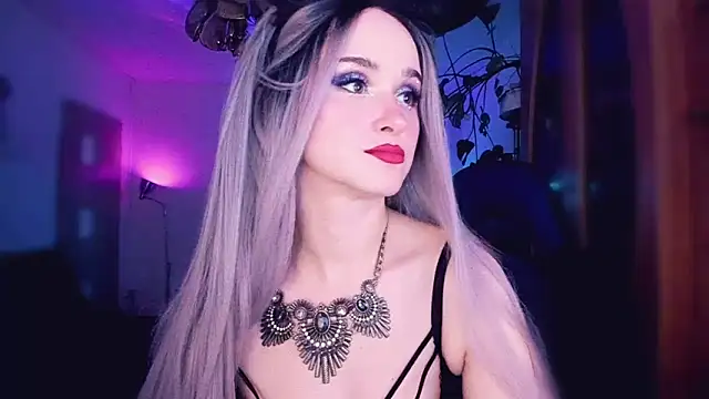 Snapshot of MistressJolie chatting on 09-27-25, 06:40 MistressJolie online show from 09-27-25, 06:40