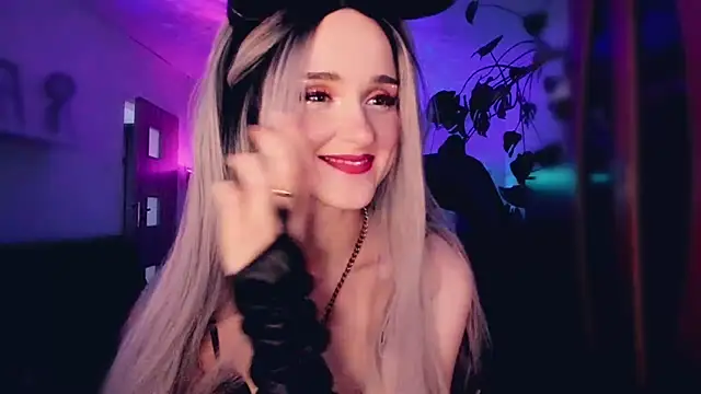 Snapshot of MistressJolie chatting on 10-25-25, 10:56 MistressJolie online show from 10-25-25, 10:56