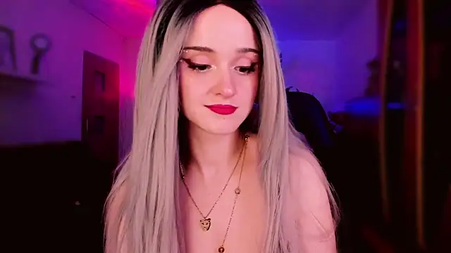 Snapshot of MistressJolie chatting on 02-10-26, 08:35 MistressJolie online show from 02-10-26, 08:35