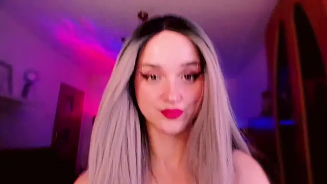 Snapshot of MistressJolie chatting on 02-12-26, 08:37 MistressJolie online show from 02-12-26, 08:37