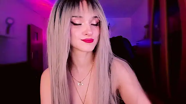 Snapshot of MistressJolie chatting on 03-09-26, 07:40 MistressJolie online show from 03-09-26, 07:40