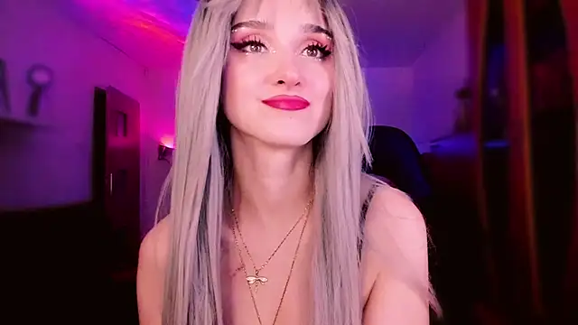 Snapshot of MistressJolie chatting on 03-12-26, 06:03 MistressJolie online show from 03-12-26, 06:03