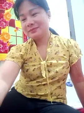 Snapshot of kute-00 chatting on 11-10-25, 09:52 kute-00 online show from 11-10-25, 09:52