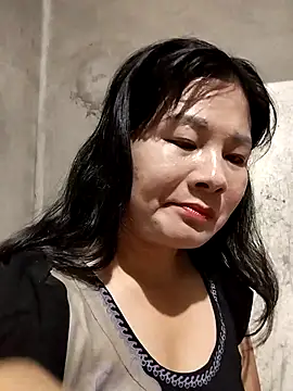 Snapshot of kute-00 chatting on 11-17-25, 02:12 kute-00 online show from 11-17-25, 02:12