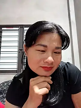 Snapshot of kute-00 chatting on 11-18-25, 02:21 kute-00 online show from 11-18-25, 02:21