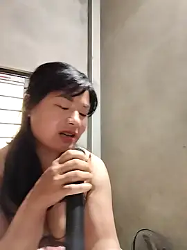 Snapshot of kute-00 chatting on 11-22-25, 03:05 kute-00 online show from 11-22-25, 03:05