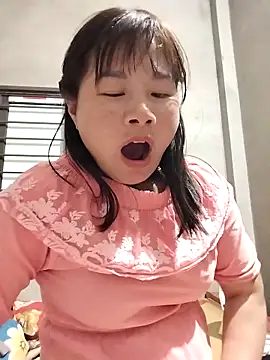 Snapshot of kute-00 chatting on 12-14-25, 11:15 kute-00 online show from 12-14-25, 11:15