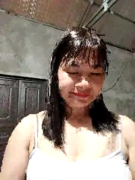 Snapshot of kute-00 chatting on 12-17-25, 12:33 kute-00 online show from 12-17-25, 12:33