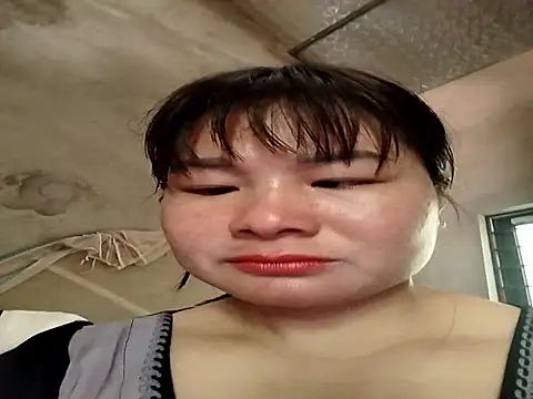 Snapshot of kute-00 chatting on 12-19-25, 04:19 kute-00 online show from 12-19-25, 04:19