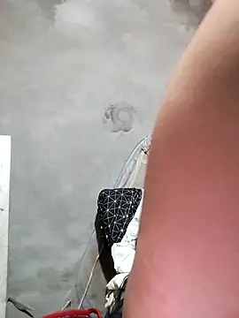 Snapshot of kute-00 chatting on 12-21-25, 01:24 kute-00 online show from 12-21-25, 01:24