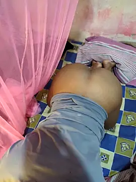 Snapshot of LarkingNewel chatting on 02-19-26, 01:56 LarkingNewel online show from 02-19-26, 01:56