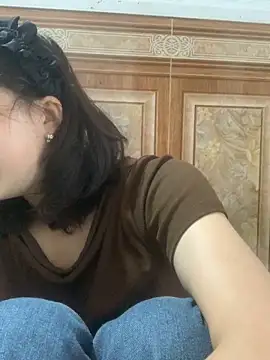 Snapshot of Lonnina chatting on 10-23-25, 02:00 Lonnina online show from 10-23-25, 02:00