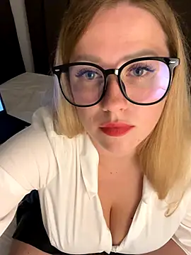 Snapshot of anny_mooore chatting on 09-15-25, 06:52 anny mooore online show from 09-15-25, 06:52