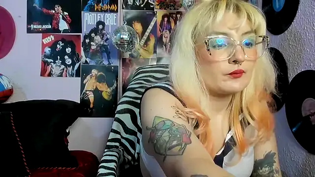 Avril Maria online show from 04-08-26, 07:58