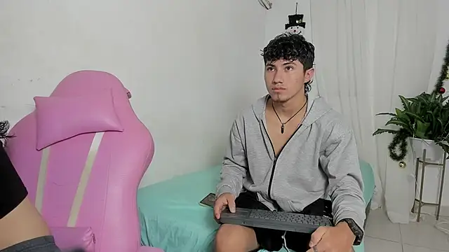 Laura and Kevin online show from 12-21-25, 09:11