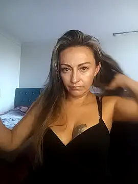 Snapshot of -AngelNova- chatting on 12-18-25, 01:17 -AngelNova- online show from 12-18-25, 01:17