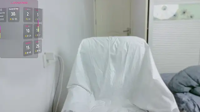 Snapshot of E-cup2 chatting on 11-16-25, 11:27 E-cup2 online show from 11-16-25, 11:27