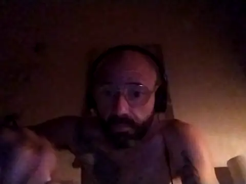 Snapshot of alex87daco chatting on 05-18-26, 03:35 alex87daco online show from 05-18-26, 03:35