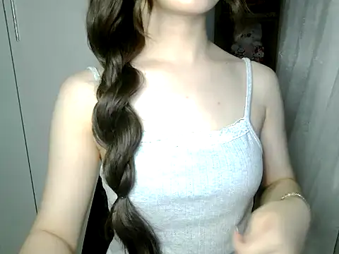 Snapshot of Annabelle-e chatting on 05-19-26, 05:19 Annabelle-e online show from 05-19-26, 05:19