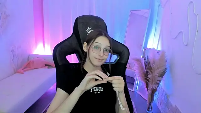 Snapshot of JenniferKiim chatting on 01-05-26, 05:27 JenniferKiim online show from 01-05-26, 05:27