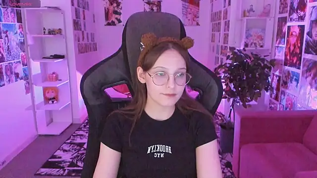 Snapshot of JenniferKiim chatting on 02-11-26, 02:22 JenniferKiim online show from 02-11-26, 02:22