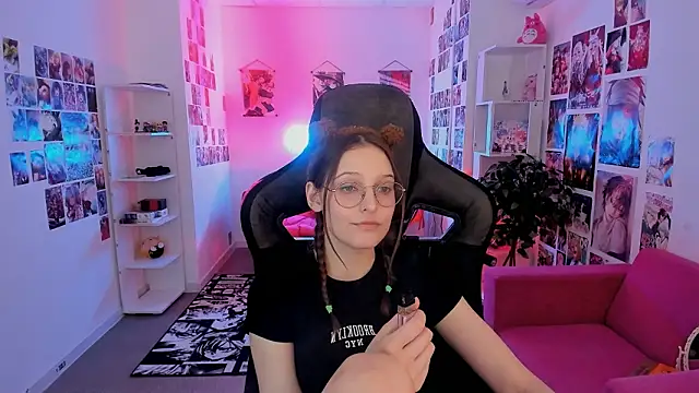 Snapshot of JenniferKiim chatting on 03-04-26, 03:23 JenniferKiim online show from 03-04-26, 03:23