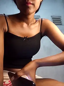 Snapshot of venuki_ihalagamage chatting on 03-05-26, 05:20 venuki ihalagamage online show from 03-05-26, 05:20