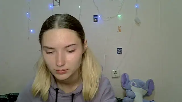 Snapshot of _kikiclark__ chatting on 09-14-25, 08:41 kikiclark online show from 09-14-25, 08:41