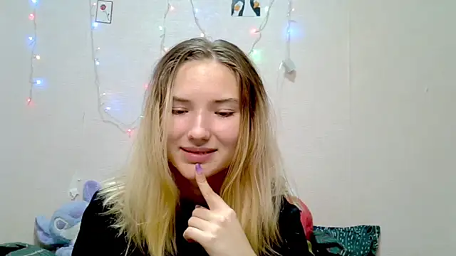 Snapshot of _kikiclark__ chatting on 09-21-25, 08:32 kikiclark online show from 09-21-25, 08:32