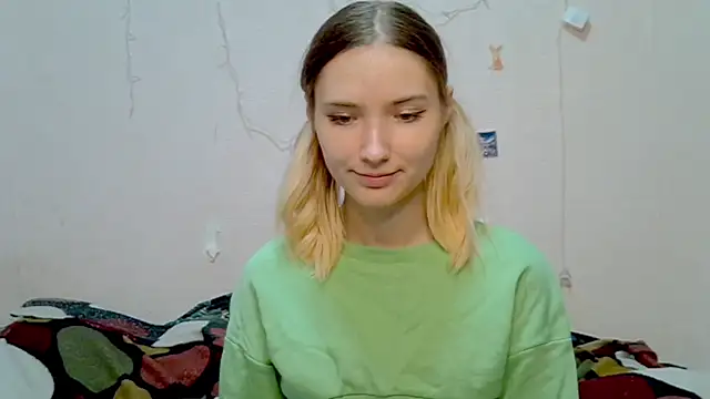 Snapshot of _kikiclark__ chatting on 09-28-25, 08:47 kikiclark online show from 09-28-25, 08:47