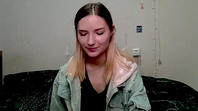 Snapshot of _kikiclark__ chatting on 10-12-25, 08:41 kikiclark online show from 10-12-25, 08:41