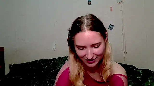 Snapshot of _kikiclark__ chatting on 10-16-25, 08:54 kikiclark online show from 10-16-25, 08:54