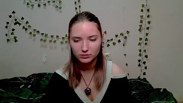  kikiclark   online show from 11-08-25, 08:18