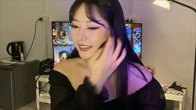 Snapshot of WonderMira chatting on 12-16-25, 09:14 WonderMira online show from 12-16-25, 09:14