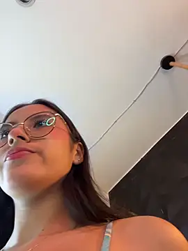 Snapshot of Juanita-Diaz chatting on 11-01-25, 08:33 Juanita-Diaz online show from 11-01-25, 08:33