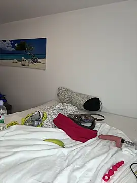 Steffi Snowbunny online show from 10-29-25, 05:25