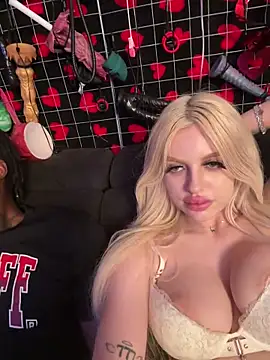 Steffi Snowbunny online show from 04-23-26, 08:44