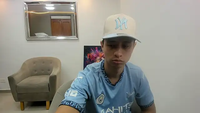 Snapshot of andre_blow chatting on 10-24-25, 02:13 andre blow online show from 10-24-25, 02:13