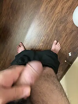 Snapshot of Guyguard12 chatting on 03-10-26, 08:30 Guyguard12 online show from 03-10-26, 08:30