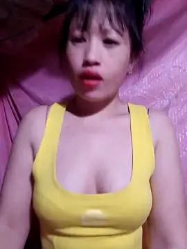 Snapshot of VanGau031694 chatting on 10-31-25, 12:00 VanGau031694 online show from 10-31-25, 12:00