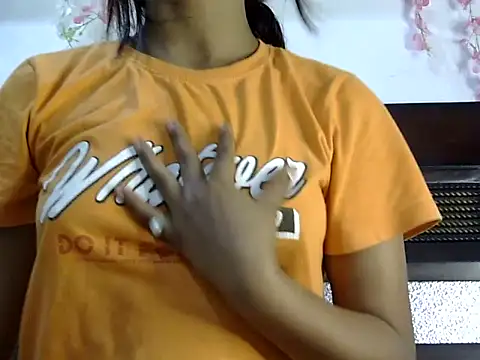 Snapshot of Darlo99 chatting on 09-10-25, 11:32 Darlo99 online show from 09-10-25, 11:32