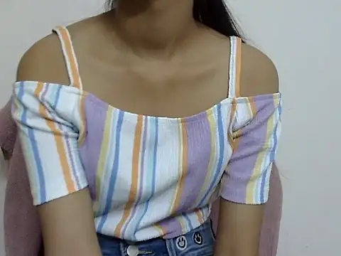Snapshot of Darlo99 chatting on 10-22-25, 01:11 Darlo99 online show from 10-22-25, 01:11