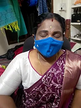 Snapshot of Tamil_Kavitha10 chatting on 11-06-25, 04:52 Tamil Kavitha10 online show from 11-06-25, 04:52