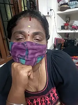 Snapshot of Tamil_Kavitha10 chatting on 01-12-26, 08:36 Tamil Kavitha10 online show from 01-12-26, 08:36